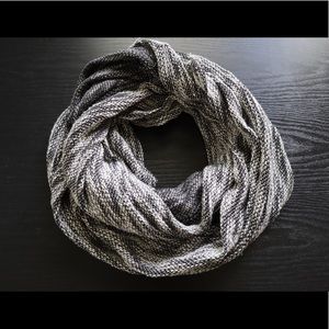H&M Divided Infinity Winter Scarf - B&W pattern